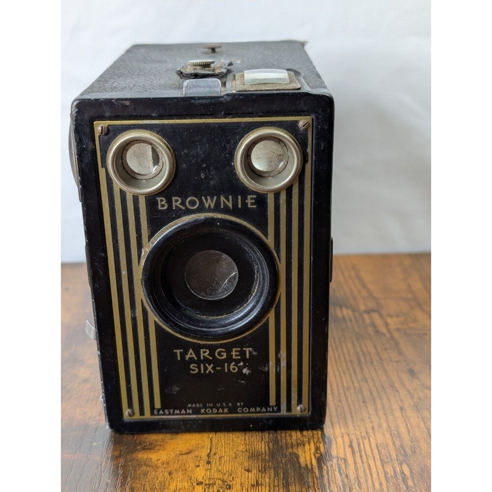 VINTAGE 1940s KODAK TARGET SIX 16 CAMERA